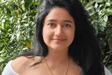 40 வயதிலும் குறையாத கிளாமர்!! நடிகை பூனம் பாஜ்வாவின் ரீசெண்ட் கிளிக்ஸ்...