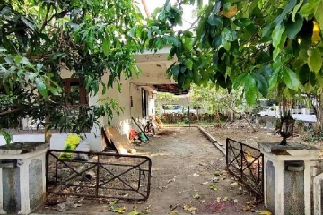 பேயால் பயம்; ஆளில்லாமல் கிடக்கும் வீடுகள், நிலங்கள் - நல்ல சான்ஸ்!