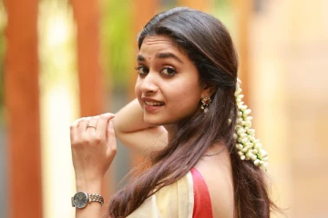 இதுவரை பார்த்திராத மாறுபட்ட கதாபாத்திரத்தில் கீர்த்தி சுரேஷ்.. வெளிவந்த First லுக் போஸ்டர்