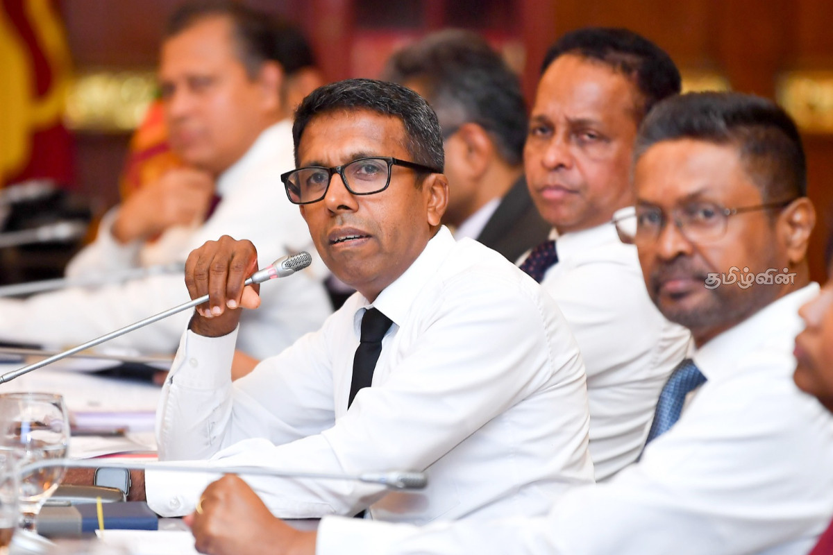 அரச நிறுவனங்களை முழுமையாக டிஜிட்டல் மயமாக்கும் பணிகள் துரிதம் - ஜனாதிபதி அநுரகுமார தலைமையில் மீளாய்வுக் கூட்டம் | Achieve Full Digitization Are Being Accelerated