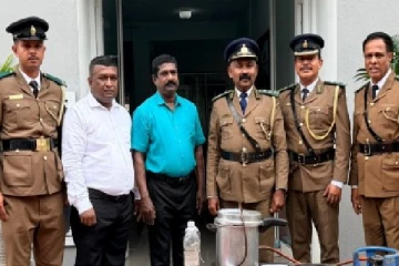 தமிழர் பகுதியொன்றில் முற்றுகையிடப்பட்ட அரச அதிகாரியின் வீடு ; கேஸ் அடுப்பில் நடத்தப்பட்ட செயல் அம்பலம்