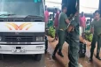 யாழில் வீதிகளில் மக்கள் இருக்க ... காணிகளில் பணம் அள்ளும் இராணுவத்தினர் !