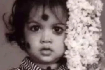 தலைநிறைய பூவுடன் போஸ் கொடுத்திருக்கும் இந்த குழந்தை யார் தெரியுமா! அதிக சம்பளம் வாங்கும் டாப் நடிகைகளில் ஒருவர்