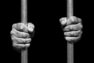 பண மோசடி செய்த கணவன், மனைவி: நீதிமன்றம் பிறப்பித்த உத்தரவு