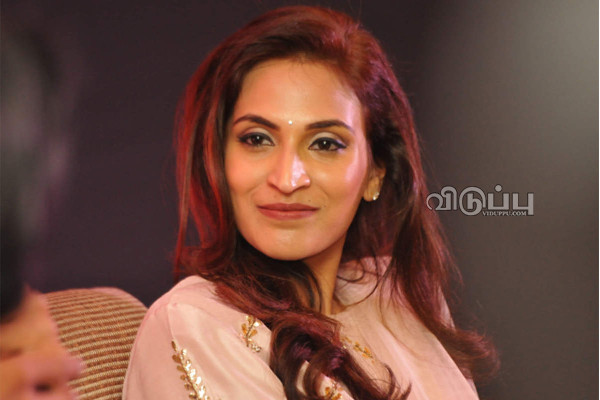 தனுஷை விவாகரத்து செய்து காதலருடன் நெருக்கம் காட்டும் ரஜினி மகள் ஐஸ்வர்யா.. விரைவில் திருமணம்.. | Aishwarya Rajinikanth Is Second Marriage