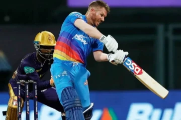 இரட்டை இமாலய சாதனைகள் படைத்த டேவிட் வார்னர்!