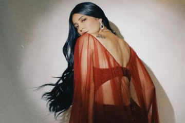 தீபாவளி அதும் ரசிகர்களுக்கு கிளாமர் உடையில் விருந்து வைத்த ஸ்ருதிஹாசன்