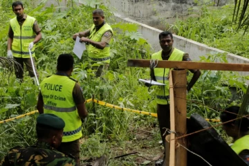 இளைஞனை சரமாரியாக வெட்டி துண்டாடிய கும்பல் ; தமிழர் பகுதியில் கொடூர சம்பவம்