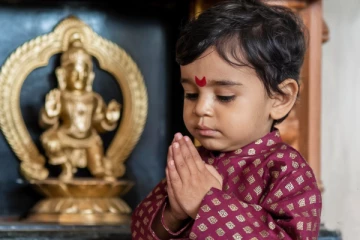 குழந்தைகளுக்கு கற்றுக்கொடுக்க வேண்டிய 11 எளிய சக்தி வாய்ந்த மந்திரங்கள்