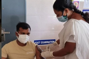 கொரோனா தடுப்பூசி செலுத்தி கொண்ட தமிழக வீரர் நடராஜன்! புகைப்படத்துடன் அவர் கூறிய வார்த்தைகள்