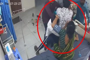 பாதணிகளைக் கழற்ற கூறிய மருத்துவருக்கு அடி உதை!