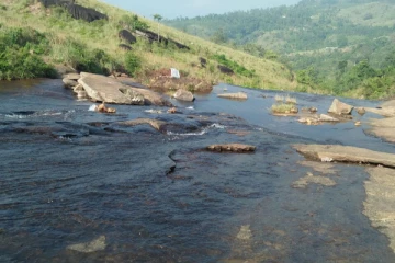 பெரும் சோகத்தை ஏற்படுத்திய சம்பவம்; தந்தை- மகன் சடலங்களாக