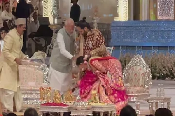 அம்பானி இல்ல திருமண விழா - நேரில் சென்று ஆசிர்வதித்த பிரதமர் மோடி