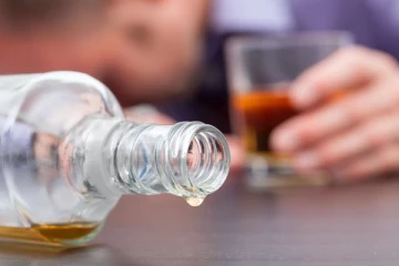 யாழில் மதுவிருந்தில் ஏற்பட்ட கைக்கலப்பால் இளைஞனுக்கு நேர்ந்த சோகம்