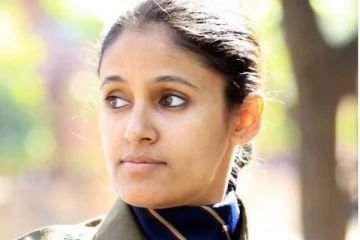 முறைப்படி விடுமுறை எடுக்காமல் லண்டனுக்கு சுற்றுலா சென்ற பிரபலமான இளம்பெண்! பணியிடை நீக்கம்