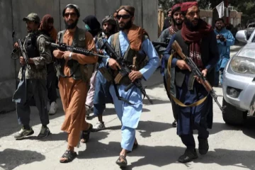 ஆப்கானில் பெண்களை ரப்பர் டியூப்பால் அடித்து விரட்டி தாலிபான்கள் அட்டுழியம்