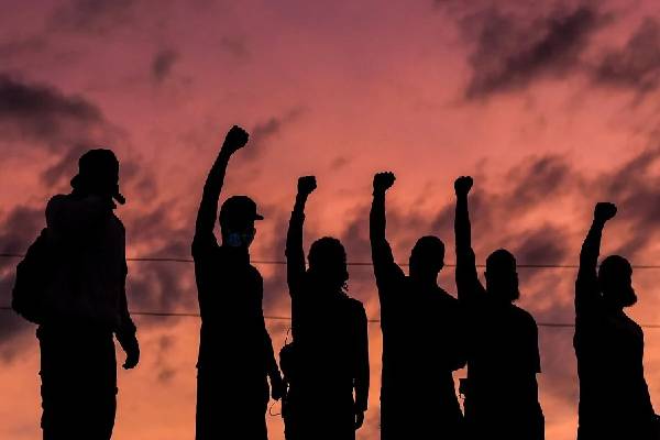 நோயாளர் காவுகை வண்டி சாரதிகள் இன்று வேலை நிறுத்தப் போராட்டம் | Sick Ambulance Drivers Are On Strike