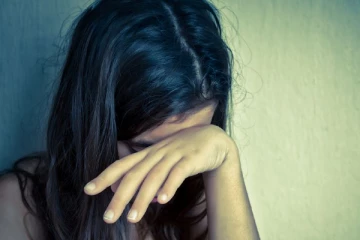 தாயின் தகாத உறவால் பதின்ம வயது சிறுமிகள் சீரழிப்பு!