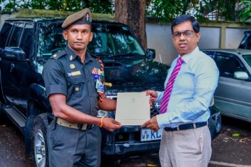 அங்கவீனமடைந்த படைவீரர்களின் பயன்பாட்டிற்காக ஜனாதிபதி அலுவலக வாகனங்கள் கையளிப்பு