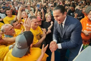 மானிடோபாவில் பழங்குடியினத்தவர் முதல்வராக தெரிவு