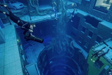 உலகின் மிக ஆழமான நீச்சல் குளம் திறப்பு.. கின்னஸ் சாதனையில் இடம்!