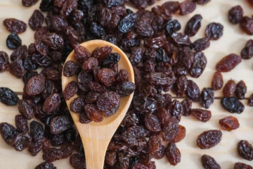 தினமும் உலர் திராட்சை சாப்பிடலாமா? பயன்கள் என்னென்ன?