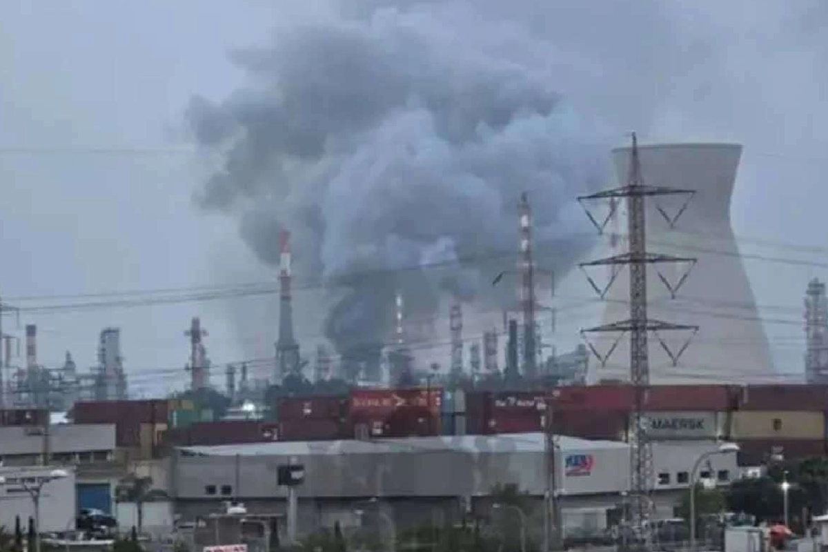 இஸ்ரேல் எண்ணெய் சுத்திகரிப்பு நிலையத்தின் மீது ஈரான் தாக்குதல் | Iran Attacks An Israeli Oil Refinery