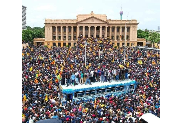பொதுமக்கள் அமைதியைப் பேண ஒத்துழைக்குமாறு சவேந்திர சில்வா வேண்டுகோள் | Srilanka Protest Today