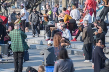 கனடாவில் 24 மணி நேரத்தில்  பத்தாயிரத்திற்கும் அதிகமானோர் பாதிப்பு