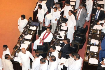 அவசரகாலச் சட்டம் மேலதிக வாக்குகளால் நிறைவேறியது