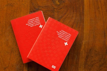 சுவிஸ் குடியுரிமை பெறுவதற்கு ஆங்கிலம் மட்டும் தெரிந்திருப்பது போதுமானதா?