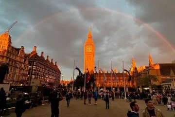 பிரித்தானிய மகாராணியாரின் இறுதிச்சடங்கின்போது வானில் தோன்றிய அதிசயம்