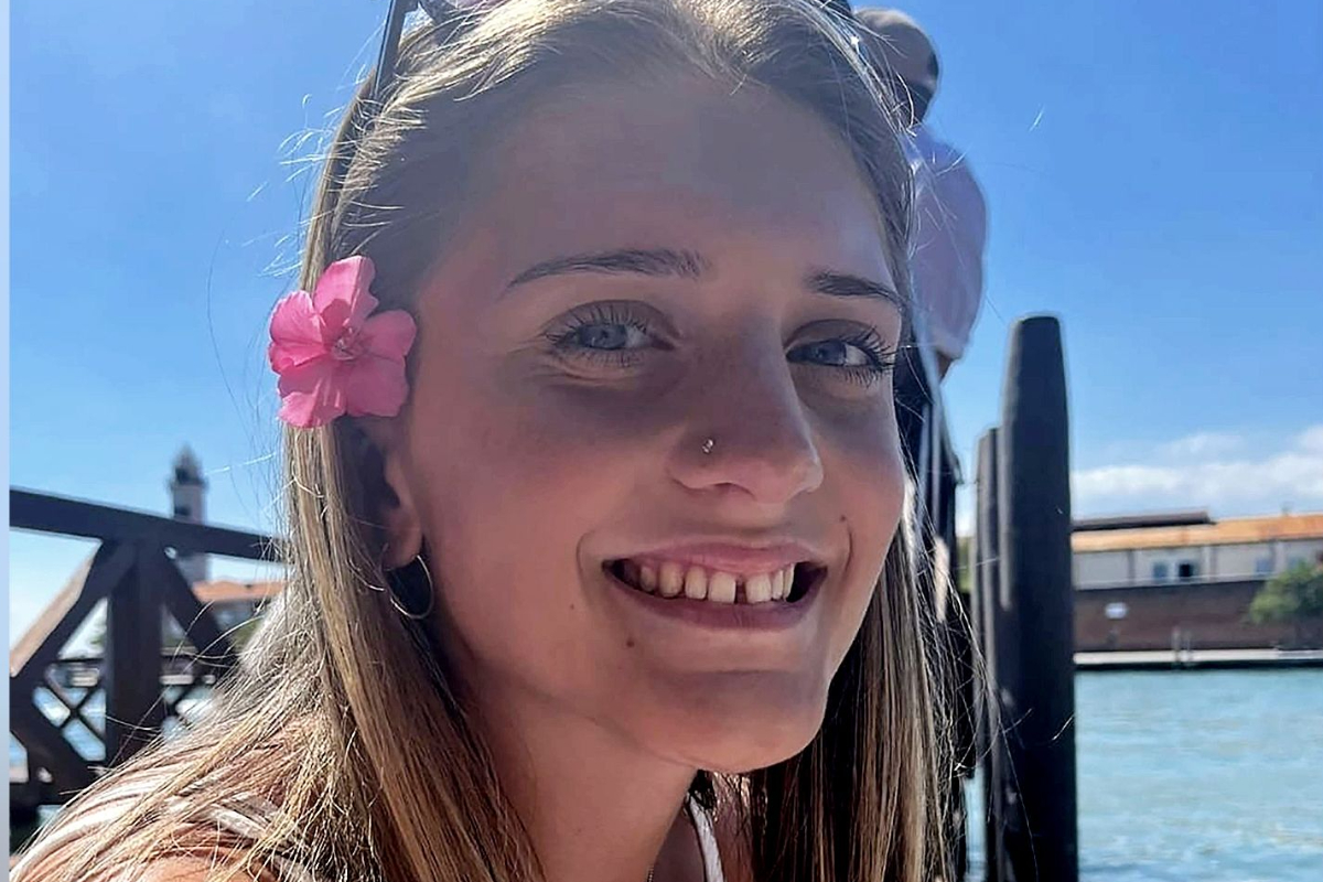 பிரித்தானியாவில் மூளைக்காய்ச்சலால் 18 வயது மாணவி உயிரிழப்பு | 18 Year Old Student Dies Of Meningitis In Britain