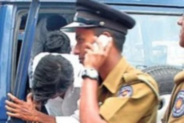 மாணவிக்கு தனது நிர்வாண புகைப்படங்களை அனுப்பிய பிரதி அதிபர் கைது