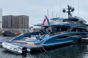 பிரித்தானியா அதிரடி! - ரஷ்ய செல்வந்தரின் செகுசு படகு சிறைபிடிப்பு (Photo)