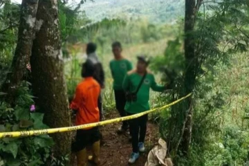 මිනිසුන් 12 දෙනෙකු ඝාතනය කර තම ගෙවත්තෙහි වළදැමූ කට්ටඩියා..!