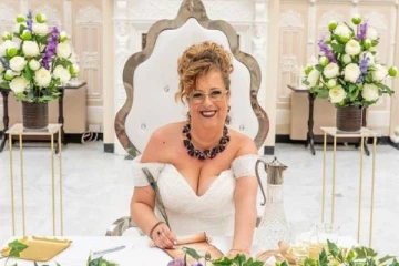 தன்னையே திருமணம் செய்துகொண்ட பிரித்தானிய பெண்!