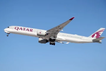 இறந்த பெண்ணின் அருகில் அமர வைக்கப்பட்ட தம்பதி! விமானத்தில் ஏற்பட்ட மோசமான அனுபவம்