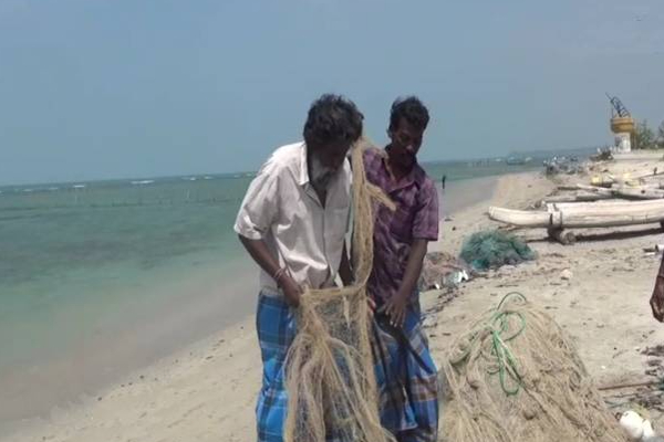 யாழில் மீண்டும் இந்திய இழுவை படகுகள் ஆட்டுழியம்! | Fishermen S Nets Destroyed Indian Trawlers Jaffna