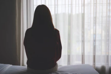 சகோதரன் மற்றும் மனைவியின் செயலால் 19 வயது யுவதி உயிர்மாய்ப்பு; தவிப்பில் பெற்றோர்