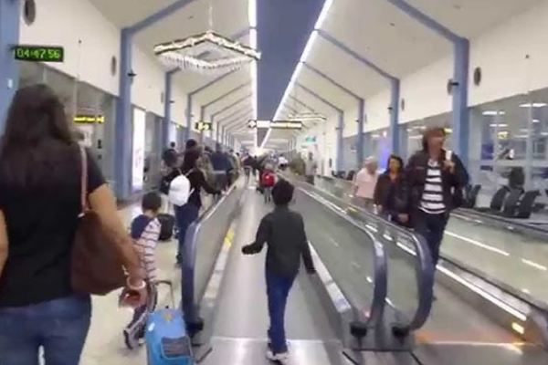 ஆசனவாயில் மாணிக்கக்கற்கள்; அதிர்ந்துபோன அதிகாரிகள்! | Smuggling Of Gemstones Anus