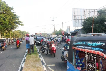 மோட்டார் சைக்கிள் மீது உழவு இயந்திரம் மோதி பாரிய விபத்து: ஒருவர் ஸ்தலத்திலேயே உயிரிழப்பு(Photos)