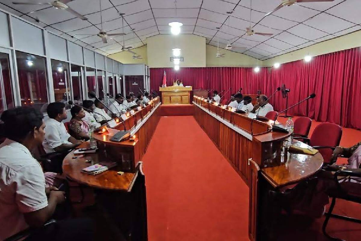 சங்கானை பிரதேச செயலகத்தின் கோரிக்கையை நிராகரித்த வலிகாமம் பிரதேச சபை | Valigamam West Ps Rejects Sanganai Ds Request