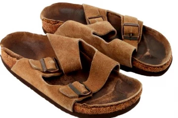 உலகப் பிரபலத்தின் பாதணி 2 லட்சம் டொலர்களுக்கு ஏலத்தில் விற்பனை!