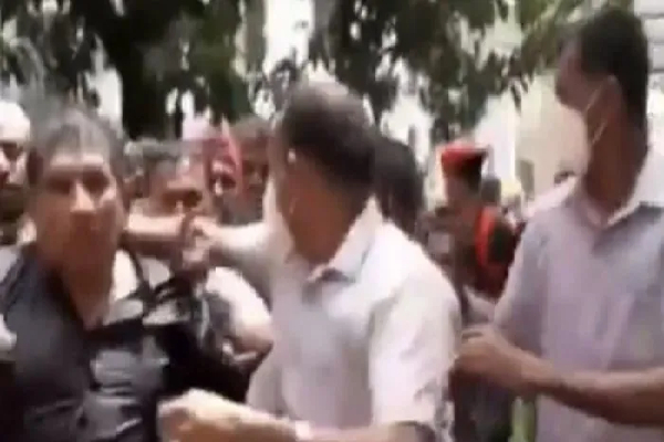 போராட்டக்களத்திற்கு வருகை தந்த நாடாளுமன்ற உறுப்பினர் மீது தாக்குதல்! - ஐபிசி தமிழ்