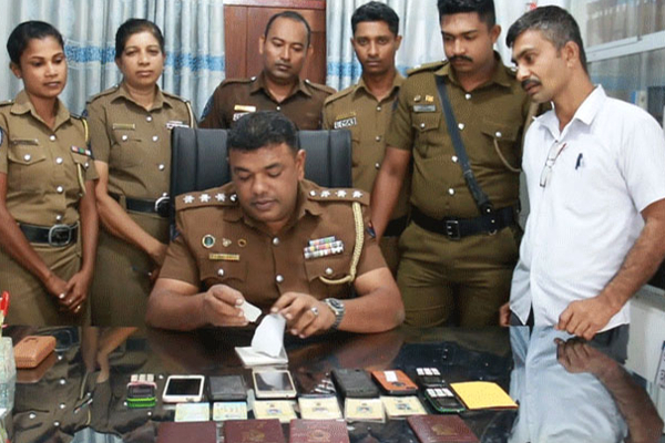 பெண் ஒருவரை தேடிச்சென்ற பொலிஸாருக்கு காத்திருந்த அதிர்ச்சி! | A Woman Who Sold Drugs