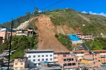 மண்சரிவில் சிக்கிய 2 வயது குழந்தை மீட்பு!