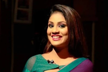 මුහුණු පොතේ සටහනක් නිසා රුපවාහිනියේ සේවිකාවකට සිදු වූ දේ..(PHOTOS)