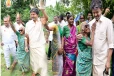 முதலமைச்சர் விஜய் பரிசளித்த சன் கிளாஸ்; சமூக வலைத்தளங்களில் வைரலாகும் மூதாட்டி!