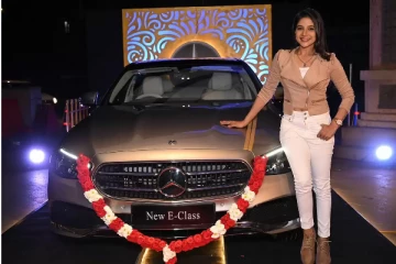 தன் தந்தையின் 45 வருட கனவை நிறைவேற்றிய பிக்பாஸ் புகழ் சாக்ஷி அகர்வால் - வைரலாகும் புகைப்படம்